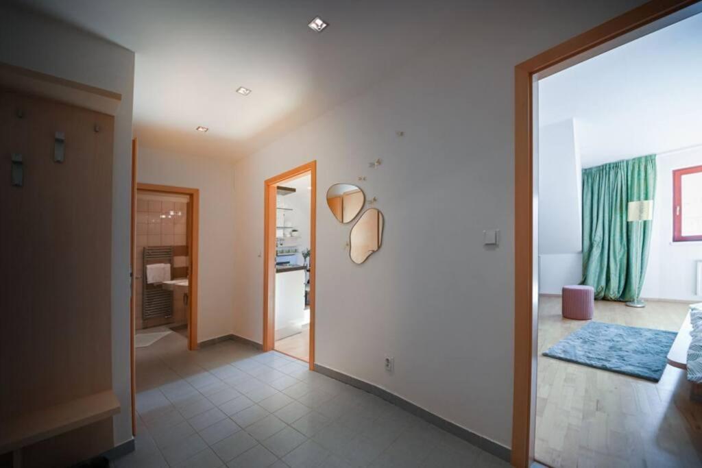 V Centru Deni Apartman Alamóc Kültér fotó